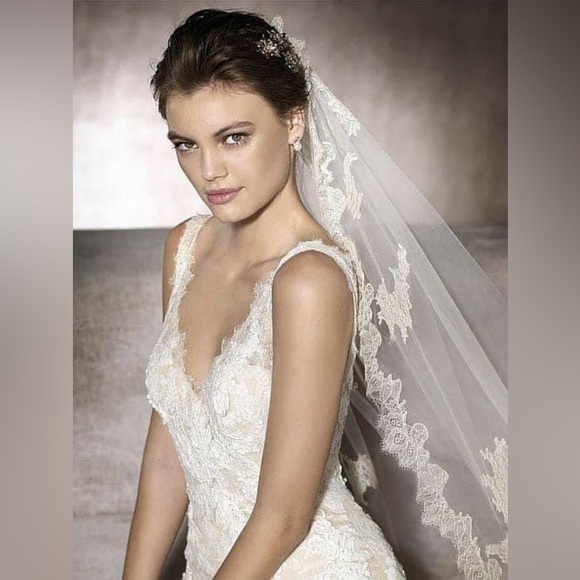 St Patrick Wedding Dress size small/4-6 - Picture 3 of 9